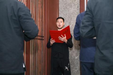 罗湖区人大常委副主任谭会茹一行莅临天辰娱乐调研