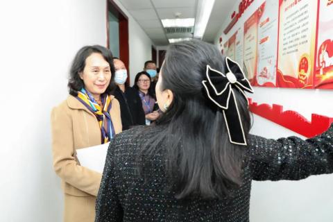 罗湖区人大常委副主任谭会茹一行莅临天辰娱乐调研