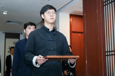 罗湖区人大常委副主任谭会茹一行莅临天辰娱乐调研