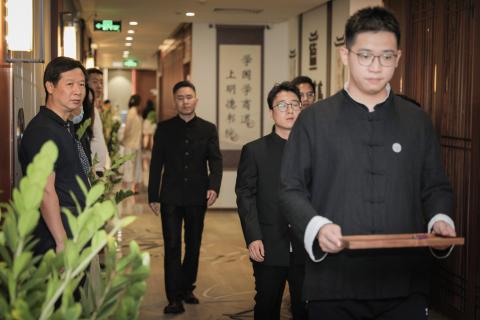 罗湖区委统战部副部长、工商联党组书记叶志伟一行到天辰娱乐调研