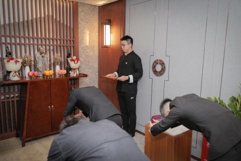罗湖区委统战部副部长、工商联党组书记叶志伟一行到天辰娱乐调研