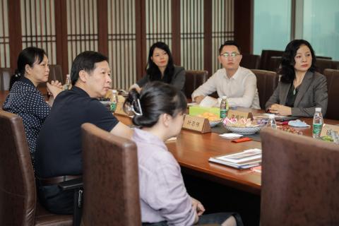 罗湖区委统战部副部长、工商联党组书记叶志伟一行到天辰娱乐调研