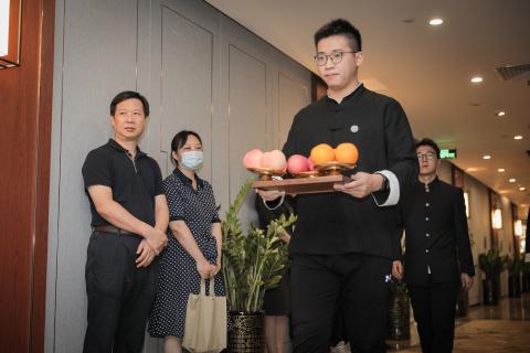 罗湖区委统战部副部长、工商联党组书记叶志伟一行到天辰娱乐调研