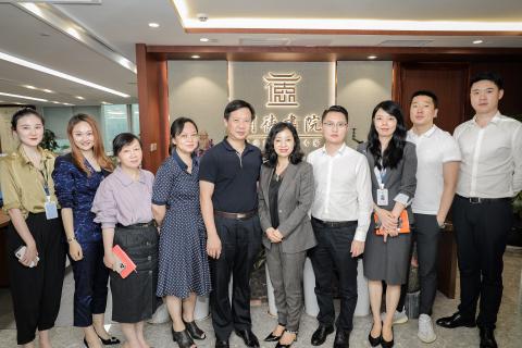 罗湖区委统战部副部长、工商联党组书记叶志伟一行到天辰娱乐调研