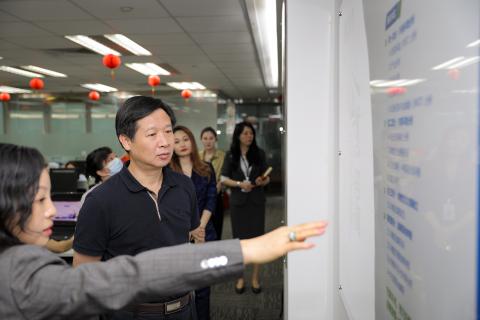 罗湖区委统战部副部长、工商联党组书记叶志伟一行到天辰娱乐调研