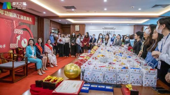 “ 感恩有你 · 一路相伴 ”天辰娱乐10年功勋员工颁奖典礼圆满举办